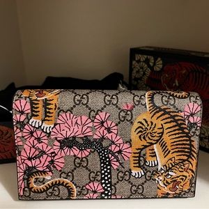 Gucci bengal chain purse